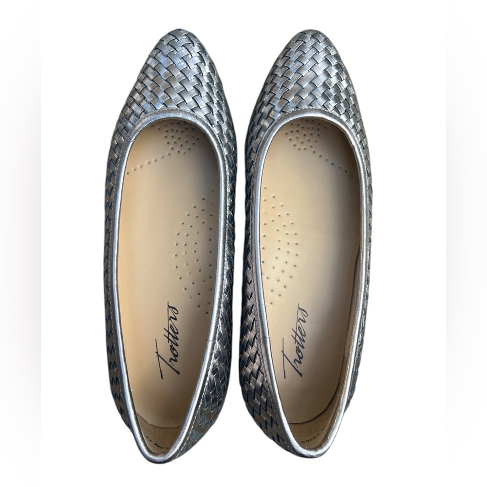 Trotters Silver Jade pump Woven full-grain leather upper 
Slip-on
1" heel height